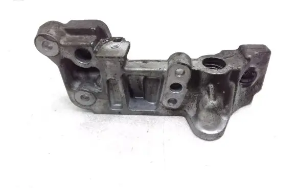 Mercedes-Benz B W246 W242 Engine mounting bracket A6512200607