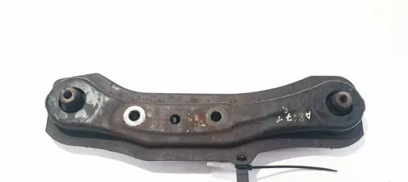 Honda CR-V Engine mount bracket