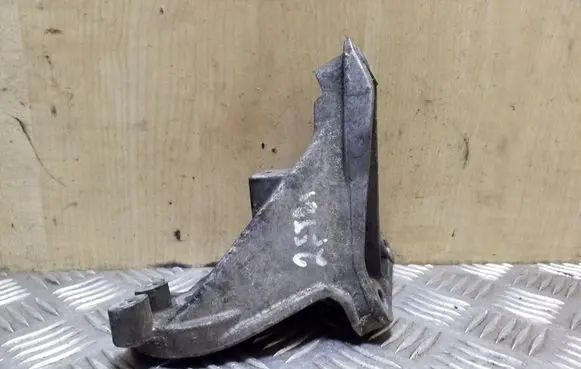 Volvo S70 V70 V70 XC Engine mounting bracket 074199275