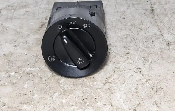 Volkswagen Golf IV Light switch 1C0941531