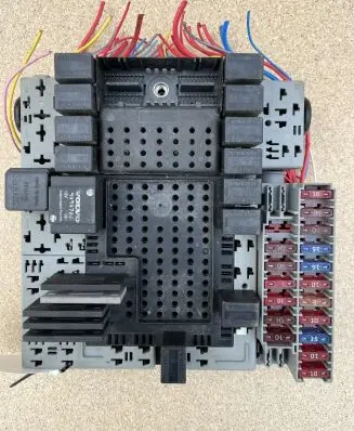 Volvo XC70 Fuse module 8645410 01W124