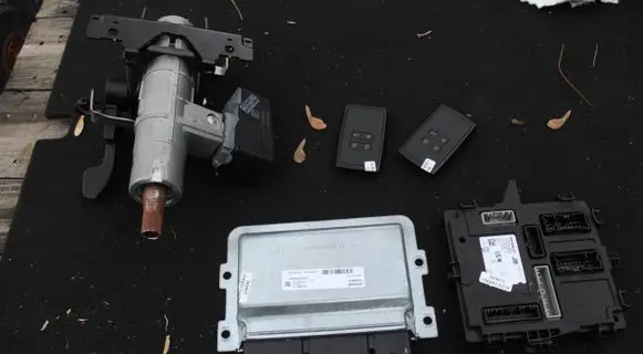 Renault Clio V Engine ECU kit and lock set 237100795V 284B26188R