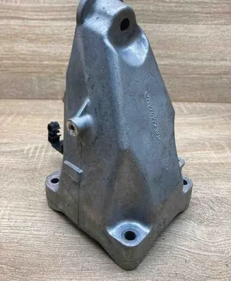 Mercedes-Benz C W205 Engine mount bracket A2742231004