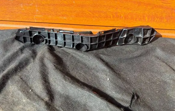 Toyota Yaris Cross Rear bumper mounting bracket 525750D470