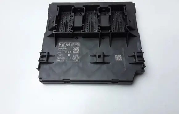 Volkswagen Tiguan Comfort/convenience module 5K0937084D