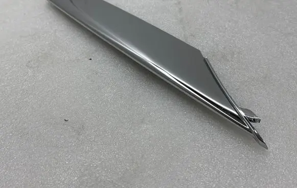 Front bumper splitter molding