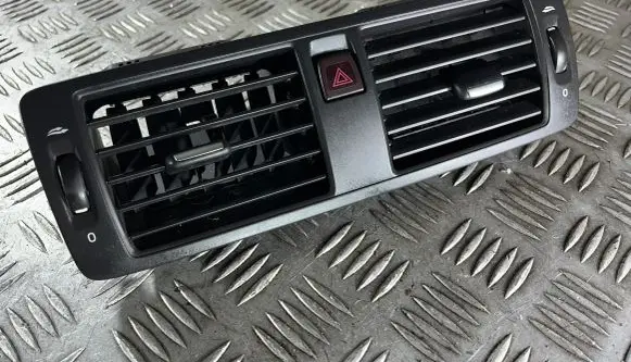 Volvo C70 Dash center air vent grill