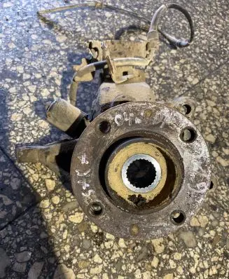 Citroen Xsara Picasso Front wheel hub