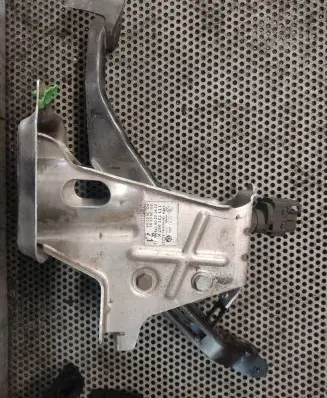 Volkswagen Caddy Brake pedal 1T1721057K 42232 23972200179