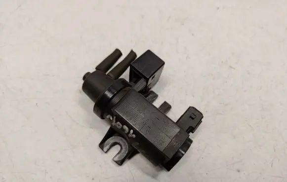 BMW 5 E60 E61 Valve vacuum 7796634 11747796634 11742247906