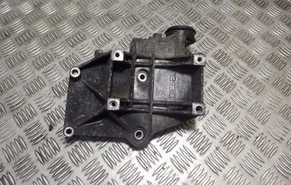Audi A6 S6 C5 4B A/C compressor mount bracket 028260885A