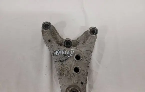 Engine mounting bracket