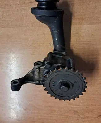 Mercedes-Benz SL R107 Oil pump 1161800555