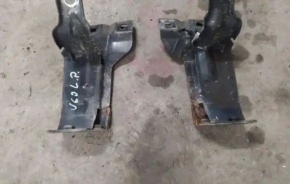 Volvo V60 Radiator mount bracket 32161932