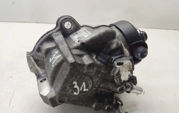 Hyundai Tucson TL Fuel injection high pressure pump 331002F600 0445010598 0311171303