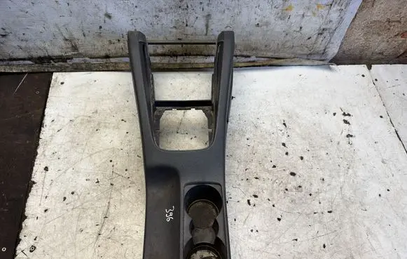 Volkswagen Golf V Center console 1K5863243
