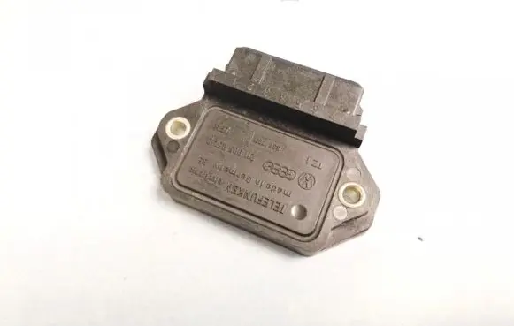 Audi 80 90 B3 Ignition amplifier control unit 211905351d 338738