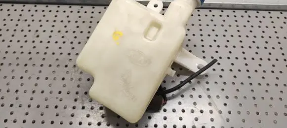 KIA Carnival Windshield washer fluid reservoir/tank 4D16