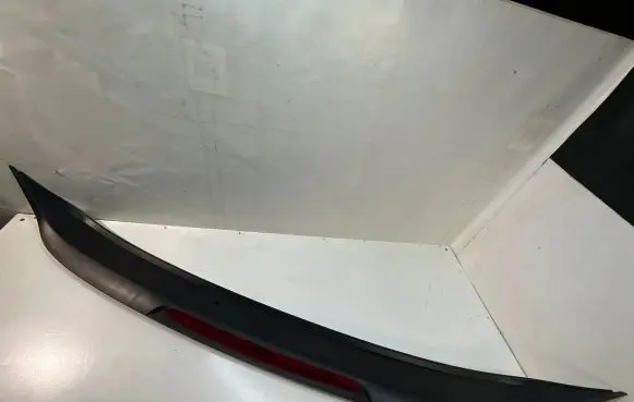 Tailgate/trunk spoiler