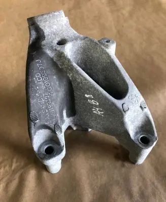 Audi A4 S4 B8 8K Engine mounting bracket 4G0199307J 8K0199307