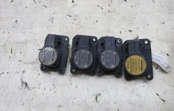 Nissan Qashqai A/C air flow flap actuator/motor KRIS235789