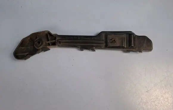KIA Carens II Front bumper mounting bracket 865131D000