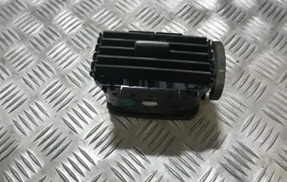 Toyota RAV 4 (XA30) Dash center air vent grill 8494