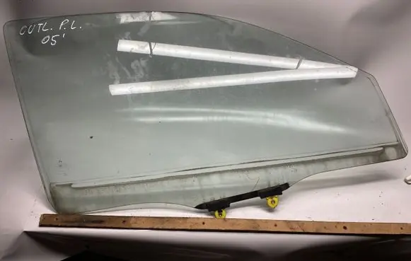 Mitsubishi Outlander Front door window glass four-door 43R00033