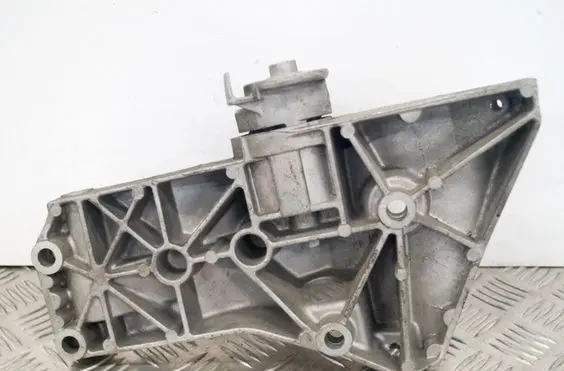 Volkswagen Golf V Other engine bay part