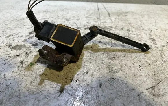 Mercedes-Benz E W211 Air suspension front height level sensor A0105427717