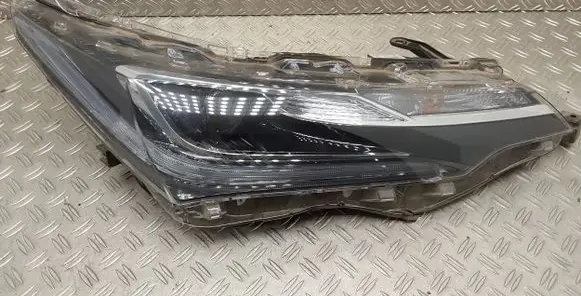 Toyota Corolla E160 E170 Headlight/headlamp 8111002L70