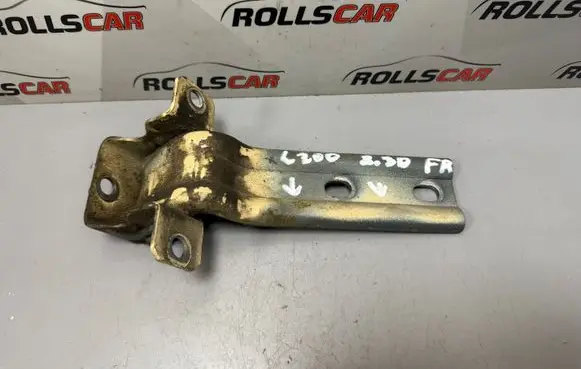 Mitsubishi L300 Front door lower hinge 