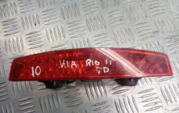 KIA Rio Third/center stoplight