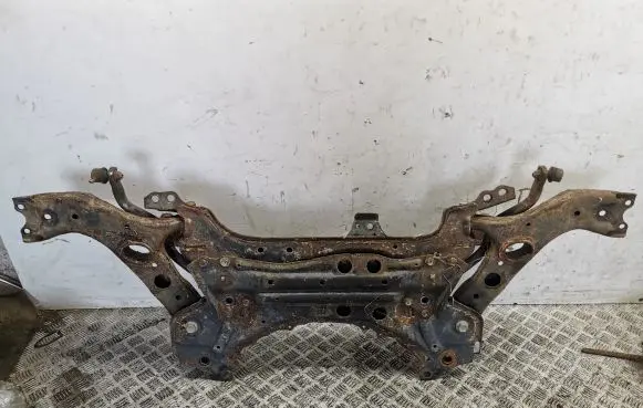 Toyota RAV 4 (XA40) Front subframe