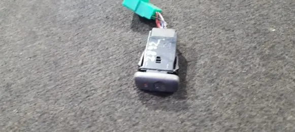 KIA Carnival Windscreen/window heater switch