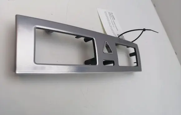 Dashboard glove box trim