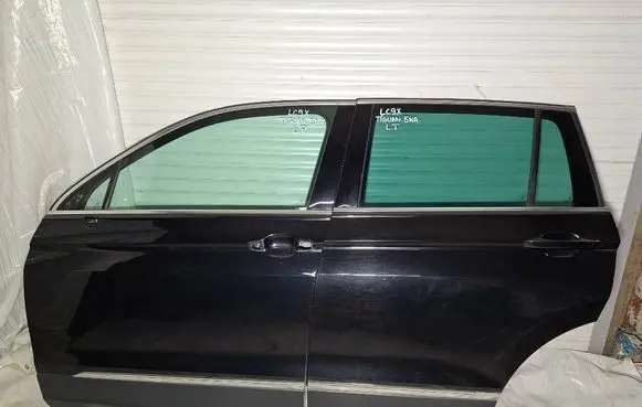 Volkswagen Tiguan Front door
