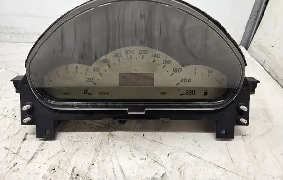 Mercedes-Benz A W168 Speedometer (instrument cluster) A1685401647 09050530703 0302140124