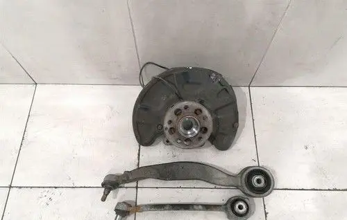 Mercedes-Benz CLA C117 X117 W117 Front wheel bearing hub A2183320801
