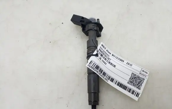 Mercedes-Benz E W212 Fuel injector A6420701187