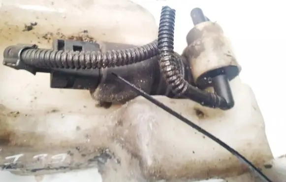 Volkswagen Golf IV Windscreen/windshield washer pump