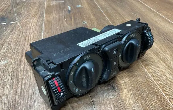 Mercedes-Benz E W210 Climate control unit 2108302085