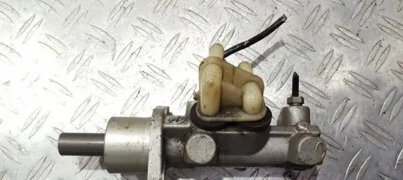 Renault Megane I Master brake cylinder