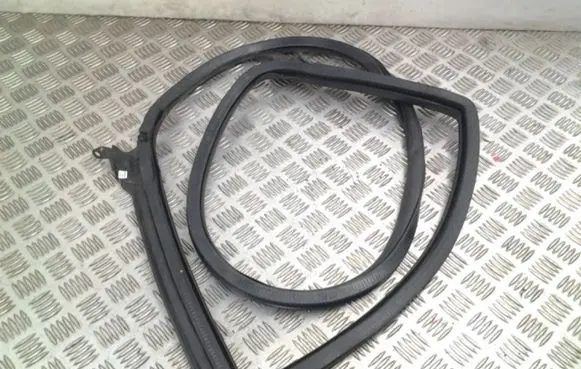 Audi S5 Facelift Front door rubber seal 8T8833707C