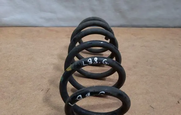 Toyota Avensis T270 Rear coil spring