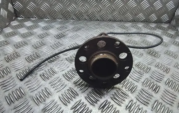 Rear wheel hub