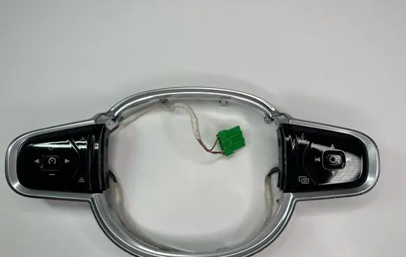 Steering wheel buttons/switches