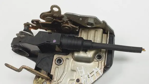 Mercedes-Benz E W124 Front door lock