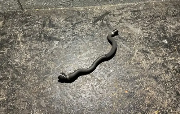 BMW 5 GT F07 Engine coolant pipe/hose 17127863796
