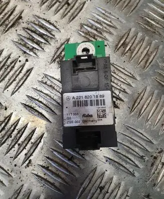 Mercedes-Benz S W221 Aerial antenna amplifier A2218201889